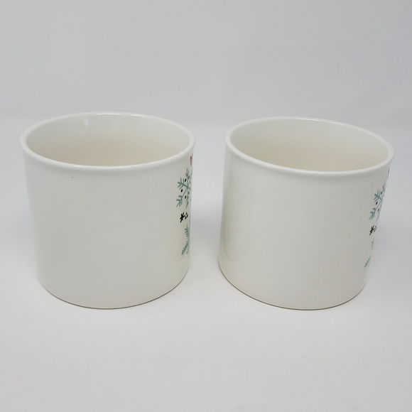 STARBUCKS SET OF 2 CHRISTMAS SNOWFLAKE COFFEE MUG CUP RETIRED 14 FL OUNCES SNOW - Picture 4 of 12